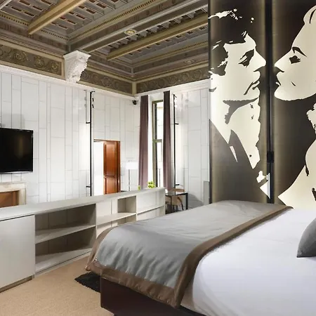 Piazza Del Gesu' Luxury Suites-3
